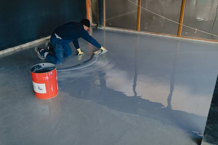 Epoxy Floor vs Polished Concrete: Comparison Guide - Savvy Techy